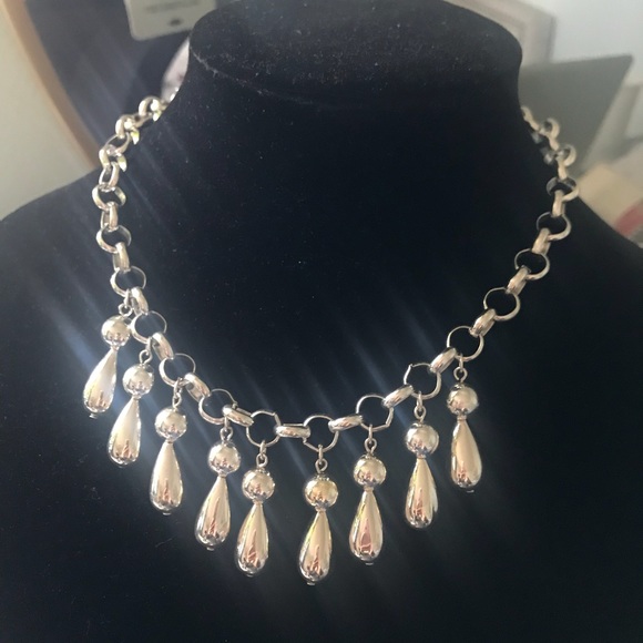 Liz Claiborne Jewelry - Liz Claiborne Statement Necklace